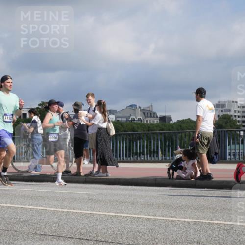 29.06.2025 - hella hamburg halbmarathon Luisa Fischer http://msf.ph/oto/8452289 29.06.2025 09:50:27 Kennedybrücke 1120, 11227, 6990, 67, 1164, 1385, 1644, 1743, 4860, 5091, 5315, 6684, 6990, 9178, 9944 meine-sportfotos.de