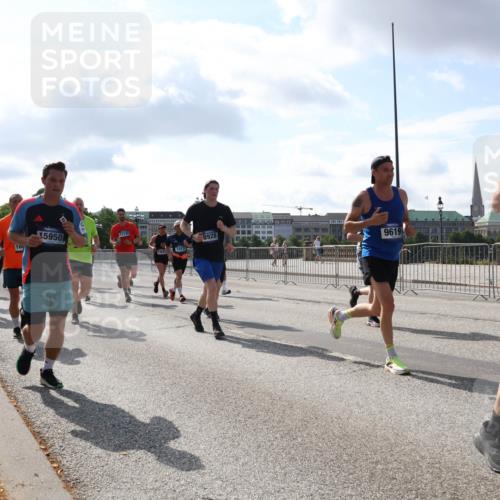 29.06.2025 - hella hamburg halbmarathon Lena Gebhardt http://msf.ph/oto/8452326 29.06.2025 09:54:05 Lombardsbrücke 15950, 12724, 1, 15360, 1413, 8928, 9619, 948, 1098, 1119, 1399, 1413, 1424, 1476, 1892, 1902, 2098, 2188, 2270, 2516, 2823, 2842, 2890, 2937, 3004, 3477, 3785, 4029, 4140, 4183, 4185, 4235, 4237, 4247, 4270, 4949, 5020, 5115, 5362, 5528, 5532, 5650, 6198, 6309, 6388, 6575, 6630, 6831, 7167, 7297, 7385, 7448, 7480, 7734, 8023, 8269, 8743, 8928, 9030, 9043, 9105, 9463, 9482, 9619, 9633, 9723, 10529, 10792, 11077, 11848, 11936, 12084 meine-sportfotos.de