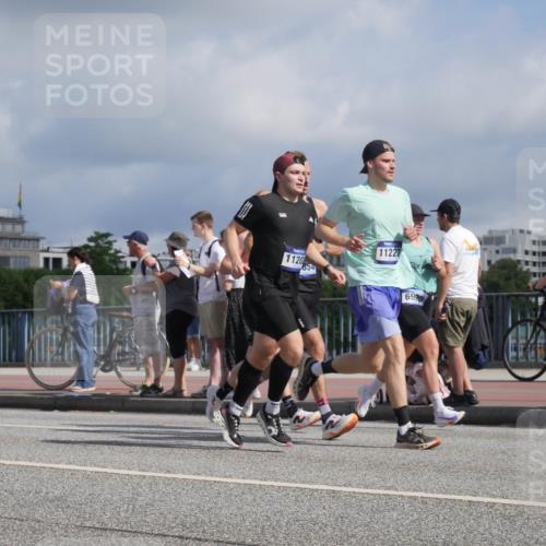 29.06.2025 - hella hamburg halbmarathon Luisa Fischer http://msf.ph/oto/8452336 29.06.2025 09:50:28 Kennedybrücke 1120, 854, 11227, 6990, 1164, 1385, 1644, 1743, 4860, 5091, 5315, 6684, 6990, 9178 meine-sportfotos.de