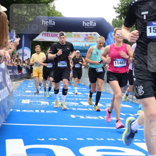 29.06.2025 - hella hamburg halbmarathon Strokosch-Dieckow http://msf.ph/oto/8452350 29.06.2025 10:48:19 Ziel 1537, 3747, 5129, 5362, 5528, 6081, 6923, 7367, 7599, 8216, 8916, 9262, 9770, 11211, 11467, 12549, 12840, 14797, 15629, 15735, 17745, 17855, 17982, 18790, 18923, 18963, 19127 meine-sportfotos.de