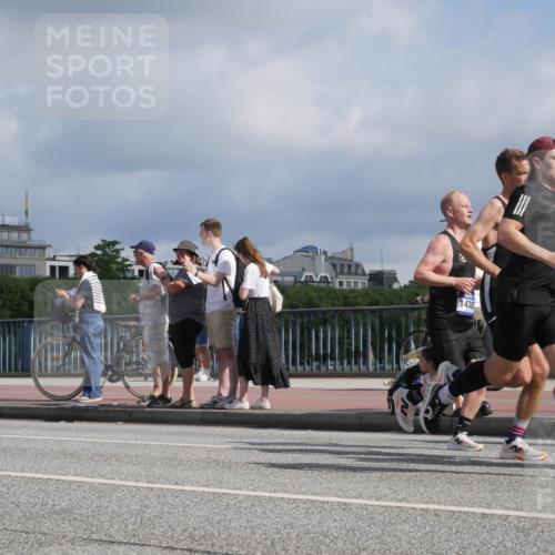 29.06.2025 - hella hamburg halbmarathon Luisa Fischer http://msf.ph/oto/8452361 29.06.2025 09:50:28 Kennedybrücke 12865, 1438, 1164, 1385, 1644, 1743, 4860, 5091, 5315, 6684, 6990, 9178 meine-sportfotos.de