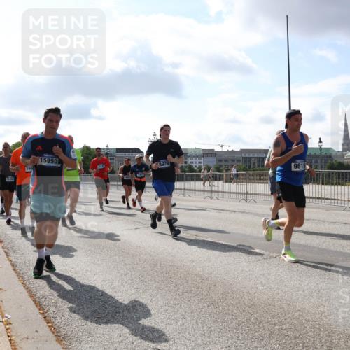 29.06.2025 - hella hamburg halbmarathon Lena Gebhardt http://msf.ph/oto/8452363 29.06.2025 09:54:05 Lombardsbrücke 15950, 8928, 1098, 1119, 1399, 1413, 1424, 1476, 1892, 1902, 2098, 2188, 2270, 2516, 2823, 2842, 2890, 2937, 3004, 3477, 3785, 4029, 4140, 4183, 4185, 4235, 4237, 4247, 4270, 4949, 5020, 5115, 5362, 5528, 5532, 5650, 6198, 6309, 6388, 6575, 6630, 6831, 7167, 7297, 7385, 7448, 7480, 7734, 8023, 8269, 8743, 8928, 9030, 9043, 9105, 9463, 9482, 9619, 9633, 9723, 10529, 10792, 11077, 11848, 11936, 12084 meine-sportfotos.de