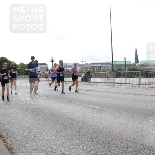 29.06.2025 - hella hamburg halbmarathon Lena Gebhardt http://msf.ph/oto/8452368 29.06.2025 10:31:00 Lombardsbrücke 17742, 9576, 2097, 989, 12384, 1059, 1292, 1472, 1647, 1773, 1979, 2097, 2268, 2414, 2505, 2569, 2754, 2755, 2914, 3131, 3281, 4198, 4561, 4817, 5437, 5943, 6057, 6195, 6344, 6556, 6620, 6787, 7071, 7120, 7351, 7604, 8050, 8072, 8073, 8757, 9576, 9830, 10111, 10989, 11981, 11984, 11988, 12384, 12460, 12461, 12627, 14095, 14216, 14349, 14803, 15299, 15466, 15589, 15757, 16457, 16791, 17224, 17463, 17509, 17587, 17742, 17966, 18362, 18795, 18860, 19052, 19226 meine-sportfotos.de