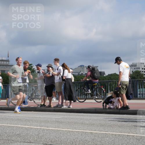 29.06.2025 - hella hamburg halbmarathon Luisa Fischer http://msf.ph/oto/8452385 29.06.2025 09:50:29 Kennedybrücke 1286, 1164, 1385, 1644, 1743, 3959, 4860, 5091, 5315, 6684, 6990, 9178 meine-sportfotos.de