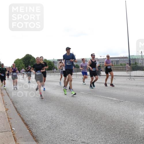 29.06.2025 - hella hamburg halbmarathon Lena Gebhardt http://msf.ph/oto/8452407 29.06.2025 10:31:01 Lombardsbrücke 17742, 9576, 10989, 1059, 1292, 1472, 1647, 1773, 1979, 2097, 2268, 2414, 2505, 2569, 2754, 2755, 2914, 3131, 3281, 4198, 4561, 4817, 5437, 5943, 6057, 6195, 6344, 6556, 6620, 6787, 7071, 7120, 7351, 7604, 8050, 8072, 8073, 8757, 9576, 9830, 10111, 10989, 11981, 11984, 11988, 12384, 12627, 14095, 14216, 14349, 14803, 15299, 15466, 15589, 15757, 16457, 16791, 17224, 17463, 17509, 17587, 17742, 17966, 18362, 18795, 18860, 19052, 19226 meine-sportfotos.de
