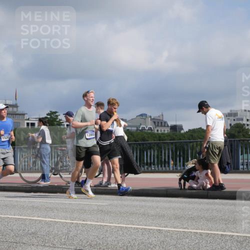 29.06.2025 - hella hamburg halbmarathon Luisa Fischer http://msf.ph/oto/8452417 29.06.2025 09:50:29 Kennedybrücke 11620, 1526, 12865, 1164, 1385, 1644, 1743, 3959, 4860, 5091, 5315, 6684, 6990, 9178 meine-sportfotos.de