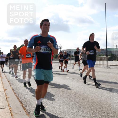 29.06.2025 - hella hamburg halbmarathon Lena Gebhardt http://msf.ph/oto/8452430 29.06.2025 09:54:06 Lombardsbrücke 15365, 16625, 15950, 14541, 8928, 1578, 1098, 1119, 1399, 1413, 1424, 1476, 1892, 1902, 2098, 2188, 2270, 2516, 2823, 2842, 2890, 2937, 3004, 3477, 3785, 4029, 4140, 4183, 4185, 4235, 4237, 4247, 4270, 4949, 5020, 5115, 5362, 5528, 5532, 5650, 6198, 6309, 6388, 6575, 6630, 6831, 7167, 7297, 7385, 7448, 7480, 7734, 8023, 8269, 8576, 8698, 8743, 8928, 9030, 9043, 9105, 9463, 9482, 9619, 9633, 9723, 9815, 10529, 10792, 11077, 11848, 11936, 12084 meine-sportfotos.de