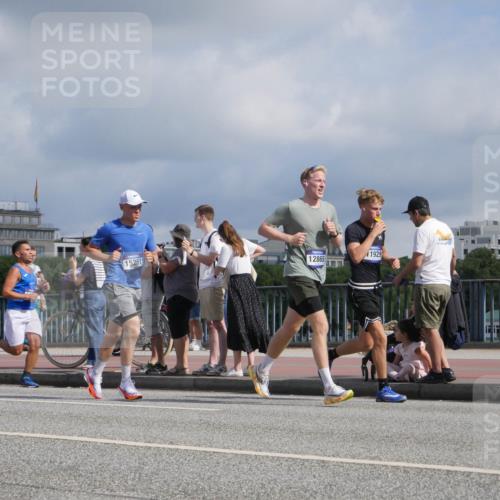 29.06.2025 - hella hamburg halbmarathon Luisa Fischer http://msf.ph/oto/8452442 29.06.2025 09:50:29 Kennedybrücke 15261, 12865, 1929, 1164, 1385, 1644, 1743, 3959, 4860, 5091, 5315, 6684, 6990, 9178 meine-sportfotos.de
