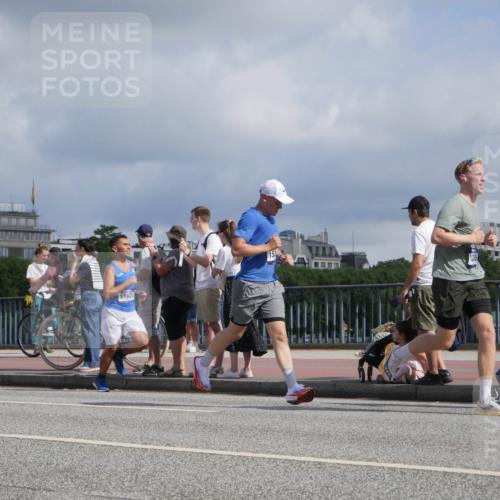 29.06.2025 - hella hamburg halbmarathon Luisa Fischer http://msf.ph/oto/8452473 29.06.2025 09:50:30 Kennedybrücke 11620, 152, 1929, 1385, 1743, 3959, 4860, 5091, 5315, 6684, 6990, 9178 meine-sportfotos.de