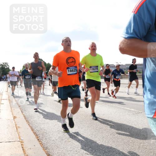 29.06.2025 - hella hamburg halbmarathon Lena Gebhardt http://msf.ph/oto/8452490 29.06.2025 09:54:06 Lombardsbrücke 3785, 15365, 16625, 12679, 14541, 1413, 1098, 1119, 1399, 1413, 1424, 1476, 1892, 1902, 2098, 2188, 2270, 2516, 2823, 2842, 2890, 2937, 3004, 3477, 3785, 4029, 4140, 4183, 4185, 4235, 4237, 4247, 4270, 4949, 5020, 5115, 5362, 5528, 5532, 5650, 6198, 6309, 6388, 6575, 6630, 6831, 7167, 7297, 7385, 7448, 7480, 7734, 8023, 8269, 8576, 8698, 8743, 8928, 9030, 9043, 9105, 9463, 9482, 9619, 9633, 9723, 9815, 10529, 10792, 11077, 11848, 11936, 12084 meine-sportfotos.de
