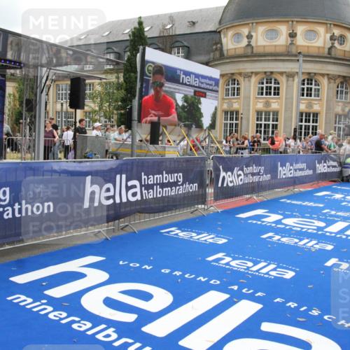 29.06.2025 - hella hamburg halbmarathon Michael Strokosch http://msf.ph/oto/8452504 29.06.2025 10:30:18 Ziel 1758, 8323, 10173, 12691 meine-sportfotos.de