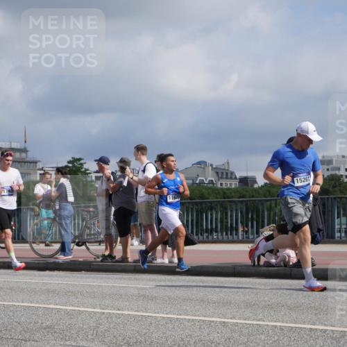 29.06.2025 - hella hamburg halbmarathon Luisa Fischer http://msf.ph/oto/8452505 29.06.2025 09:50:30 Kennedybrücke 10900, 11620, 15261, 1385, 1743, 3959, 4860, 5091, 5315, 6684, 6990, 9178 meine-sportfotos.de