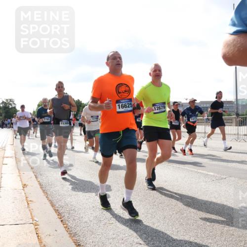 29.06.2025 - hella hamburg halbmarathon Lena Gebhardt http://msf.ph/oto/8452509 29.06.2025 09:54:06 Lombardsbrücke 3785, 12706, 15365, 16625, 168, 12679, 14541, 1413, 1098, 1119, 1399, 1413, 1424, 1476, 1892, 1902, 2098, 2188, 2270, 2516, 2823, 2842, 2890, 2937, 3004, 3477, 3785, 4029, 4140, 4183, 4185, 4235, 4237, 4247, 4270, 4949, 5020, 5115, 5362, 5528, 5532, 5650, 6198, 6309, 6388, 6575, 6630, 6831, 7167, 7297, 7385, 7448, 7480, 7734, 8023, 8269, 8576, 8698, 8743, 8928, 9030, 9043, 9105, 9463, 9482, 9619, 9633, 9723, 9815, 10529, 10792, 11077, 11848, 11936, 12084 meine-sportfotos.de