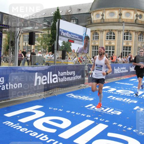 29.06.2025 - hella hamburg halbmarathon Michael Strokosch http://msf.ph/oto/8452552 29.06.2025 10:30:23 Ziel 10173, 12691 meine-sportfotos.de