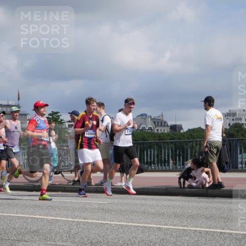 29.06.2025 - hella hamburg halbmarathon Luisa Fischer http://msf.ph/oto/8452555 29.06.2025 09:50:31 Kennedybrücke 1857, 1570, 10900, 1743, 11620, 1385, 1743, 3959, 4860, 5091, 5315, 6684, 6990 meine-sportfotos.de