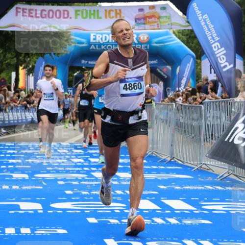 29.06.2025 - hella hamburg halbmarathon Strokosch-Dieckow http://msf.ph/oto/8452579 29.06.2025 10:37:14 Ziel 4860, 5003, 5923, 8362, 9178, 10190, 11423, 12900, 13854, 13972, 14387, 14459, 15178, 17137, 17726, 18824 meine-sportfotos.de