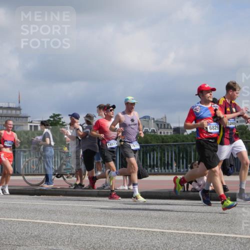 29.06.2025 - hella hamburg halbmarathon Luisa Fischer http://msf.ph/oto/8452585 29.06.2025 09:50:32 Kennedybrücke 15965, 18573, 1570, 6829, 10900, 1385, 1743, 3959, 4860, 5091, 5315, 6684 meine-sportfotos.de
