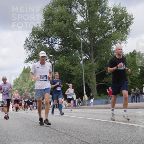 29.06.2025 - hella hamburg halbmarathon Luisa Fischer http://msf.ph/oto/8452594 29.06.2025 10:33:19 Kennedybrücke 3524, 10322, 4195, 18414, 16306, 13, 1063, 3524, 3573, 4198, 4819, 6626, 8048, 10322 meine-sportfotos.de