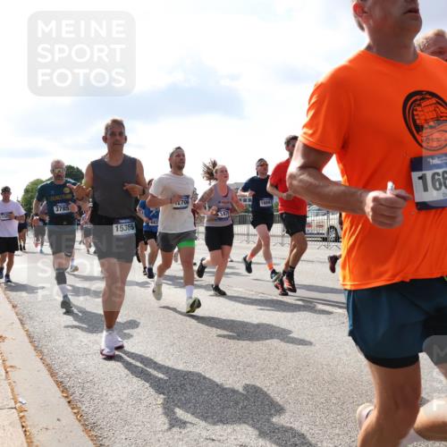 29.06.2025 - hella hamburg halbmarathon Lena Gebhardt http://msf.ph/oto/8452604 29.06.2025 09:54:07 Lombardsbrücke 1329, 3785, 15365, 683, 2706, 147, 16893, 16625, 1098, 1119, 1399, 1413, 1424, 1476, 1892, 1902, 2020, 2098, 2188, 2270, 2516, 2823, 2842, 2890, 2937, 3004, 3477, 3785, 4029, 4140, 4183, 4185, 4235, 4237, 4247, 4270, 4949, 5020, 5115, 5362, 5528, 5532, 5650, 6198, 6309, 6388, 6575, 6630, 6831, 7167, 7297, 7385, 7448, 7480, 7734, 8023, 8269, 8576, 8698, 8743, 8928, 9030, 9043, 9105, 9463, 9482, 9619, 9633, 9815, 10529, 10792, 11077, 11848, 11936, 12084 meine-sportfotos.de