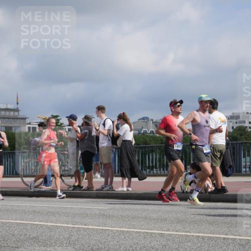29.06.2025 - hella hamburg halbmarathon Luisa Fischer http://msf.ph/oto/8452609 29.06.2025 09:50:33 Kennedybrücke 1385, 1702, 18573, 1570, 1385, 1743, 3959, 4860, 5091, 5315, 6684, 10793 meine-sportfotos.de