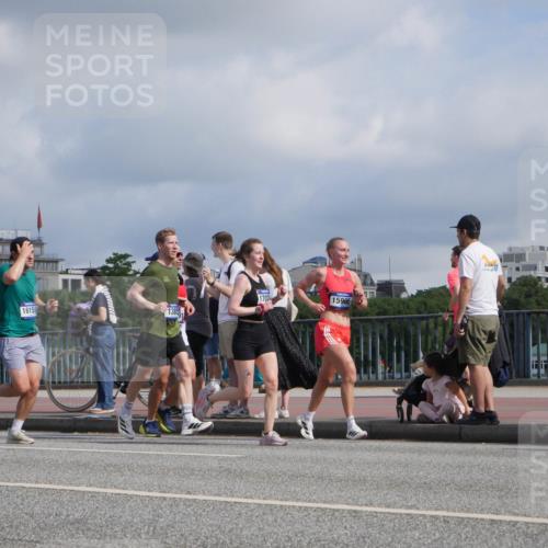 29.06.2025 - hella hamburg halbmarathon Luisa Fischer http://msf.ph/oto/8452648 29.06.2025 09:50:34 Kennedybrücke 1702, 15965, 1381, 16158, 12514, 1385, 1743, 2767, 3959, 4860, 5091, 5315, 6684, 10793 meine-sportfotos.de