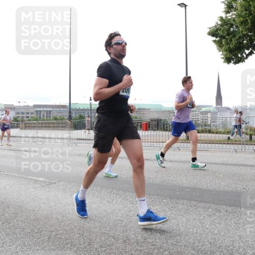 29.06.2025 - hella hamburg halbmarathon Lena Gebhardt http://msf.ph/oto/8452662 29.06.2025 10:31:03 Lombardsbrücke 607, 1059, 1292, 1472, 1773, 1979, 2097, 2268, 2414, 2505, 2569, 2914, 3131, 3281, 4198, 4561, 4817, 5437, 5943, 6057, 6195, 6344, 6556, 6620, 6787, 7071, 7120, 7351, 7604, 8050, 8072, 8073, 8757, 9576, 9830, 10111, 10989, 11981, 11984, 11988, 12384, 12627, 14095, 14216, 14349, 14803, 15299, 15466, 15589, 15725, 16457, 16791, 17224, 17463, 17509, 17587, 17742, 17966, 18362, 18795, 18860, 19052, 19226 meine-sportfotos.de
