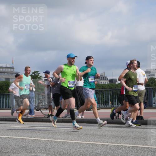 29.06.2025 - hella hamburg halbmarathon Luisa Fischer http://msf.ph/oto/8452684 29.06.2025 09:50:35 Kennedybrücke 6683, 5315, 12514, 16158, 333, 1385, 17024, 1385, 1743, 2714, 2767, 3959, 4860, 5091, 5315, 6684, 7884, 10793 meine-sportfotos.de