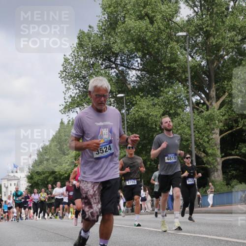 29.06.2025 - hella hamburg halbmarathon Luisa Fischer http://msf.ph/oto/8452718 29.06.2025 10:33:22 Kennedybrücke 3524, 4198, 4819, 6626, 3524, 3573, 4198, 4819, 6626, 10322 meine-sportfotos.de
