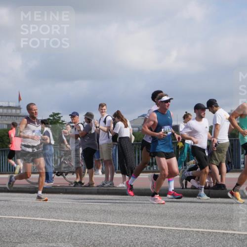 29.06.2025 - hella hamburg halbmarathon Luisa Fischer http://msf.ph/oto/8452739 29.06.2025 09:50:36 Kennedybrücke 4860, 6683, 531, 1385, 2714, 2767, 3959, 4860, 5091, 5315, 6684, 7884, 10793 meine-sportfotos.de
