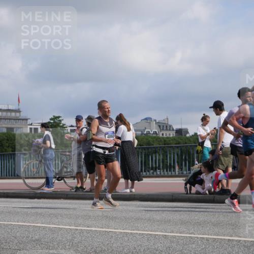 29.06.2025 - hella hamburg halbmarathon Luisa Fischer http://msf.ph/oto/8452768 29.06.2025 09:50:36 Kennedybrücke 4860, 6683, 241, 1385, 2714, 2767, 3959, 4860, 5091, 5315, 6684, 7884, 10793 meine-sportfotos.de