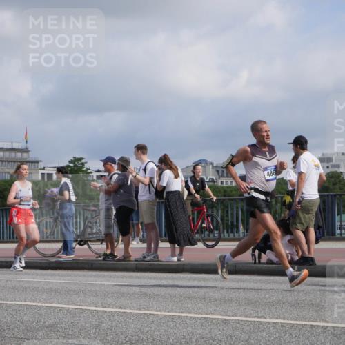 29.06.2025 - hella hamburg halbmarathon Luisa Fischer http://msf.ph/oto/8452782 29.06.2025 09:50:37 Kennedybrücke 4860, 1385, 2714, 2767, 3959, 4860, 5091, 5315, 6684, 7884, 10793 meine-sportfotos.de