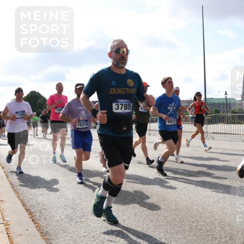 29.06.2025 - hella hamburg halbmarathon Lena Gebhardt http://msf.ph/oto/8452878 29.06.2025 09:54:08 Lombardsbrücke 1892, 13297, 3785, 4103, 6831, 42, 98, 16314, 1098, 1119, 1171, 1399, 1413, 1424, 1476, 1892, 1902, 2020, 2098, 2188, 2270, 2516, 2823, 2842, 2890, 2937, 3477, 3785, 4029, 4140, 4183, 4185, 4235, 4237, 4247, 4270, 4949, 5020, 5115, 5362, 5528, 5532, 5650, 6198, 6309, 6388, 6575, 6630, 6831, 7167, 7297, 7385, 7448, 7480, 7734, 8023, 8269, 8576, 8698, 8743, 8928, 9030, 9043, 9105, 9463, 9482, 9619, 9633, 9815, 10529, 10792, 11077, 11848, 11936, 12084 meine-sportfotos.de
