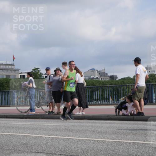 29.06.2025 - hella hamburg halbmarathon Luisa Fischer http://msf.ph/oto/8452880 29.06.2025 09:50:40 Kennedybrücke 17217, 2714, 2767, 3959, 4860, 7884, 10404, 10793 meine-sportfotos.de