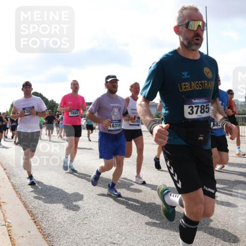 29.06.2025 - hella hamburg halbmarathon Lena Gebhardt http://msf.ph/oto/8452898 29.06.2025 09:54:09 Lombardsbrücke 8, 16314, 51, 3785, 132, 1892, 583, 1098, 1119, 1171, 1342, 1399, 1413, 1424, 1476, 1892, 1902, 2020, 2098, 2188, 2270, 2516, 2823, 2842, 2890, 2937, 3477, 3785, 4029, 4140, 4183, 4185, 4235, 4237, 4247, 4270, 4949, 5020, 5115, 5362, 5528, 5532, 5650, 6198, 6309, 6388, 6575, 6630, 6831, 7167, 7297, 7385, 7480, 7734, 8023, 8269, 8576, 8698, 8743, 8928, 9030, 9043, 9105, 9463, 9482, 9619, 9633, 9815, 10529, 10792, 11077, 11848, 11936, 12084 meine-sportfotos.de