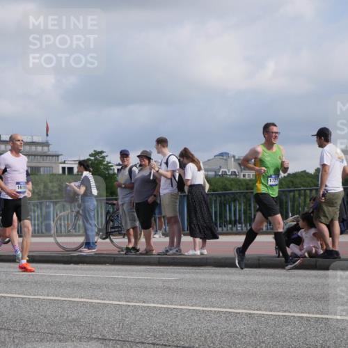 29.06.2025 - hella hamburg halbmarathon Luisa Fischer http://msf.ph/oto/8452900 29.06.2025 09:50:40 Kennedybrücke 16119, 1721, 2714, 2767, 3959, 4860, 7884, 10404, 10793 meine-sportfotos.de
