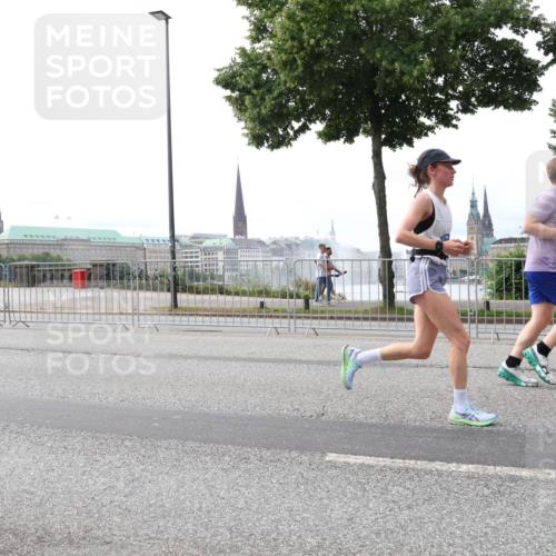 29.06.2025 - hella hamburg halbmarathon Lena Gebhardt http://msf.ph/oto/8452903 29.06.2025 10:31:04 Lombardsbrücke 17742, 1059, 1292, 1472, 1773, 1979, 2097, 2268, 2414, 2505, 2569, 2914, 3131, 3281, 4198, 4561, 4817, 5437, 5943, 6057, 6195, 6556, 6620, 6787, 7071, 7120, 7351, 7604, 8050, 8072, 8073, 8757, 9576, 9830, 10111, 10989, 11981, 11984, 11988, 12384, 12627, 14095, 14216, 14349, 14803, 15299, 15466, 15589, 15725, 16457, 16791, 17224, 17463, 17509, 17587, 17742, 17966, 18362, 18795, 18860, 19052, 19226 meine-sportfotos.de