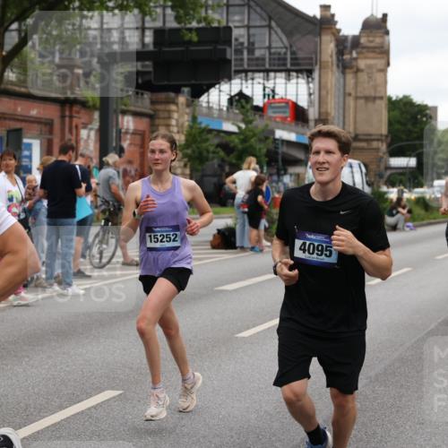 29.06.2025 - hella hamburg halbmarathon Yannick Fuchs http://msf.ph/oto/8452907 29.06.2025 10:56:00 20KM 1128, 1135, 1138, 1147, 1190, 3097, 3921, 4095, 4859, 5547, 6580, 6815, 8154, 9131, 9297, 9718, 9928, 10194, 10746, 10797, 11968, 12567, 13699, 13958, 14574, 15252, 15291, 15539, 15686, 15859, 15908, 16292, 17532, 17939, 18000, 18551, 18799, 18808, 18919 meine-sportfotos.de