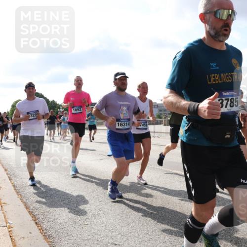 29.06.2025 - hella hamburg halbmarathon Lena Gebhardt http://msf.ph/oto/8452917 29.06.2025 09:54:09 Lombardsbrücke 329, 1892, 16314, 7451, 3785, 1098, 1119, 1171, 1342, 1399, 1413, 1424, 1476, 1892, 1902, 2020, 2098, 2188, 2270, 2516, 2823, 2842, 2890, 2937, 3477, 3785, 4029, 4140, 4183, 4185, 4235, 4237, 4247, 4270, 4949, 5020, 5115, 5362, 5528, 5532, 5650, 6198, 6309, 6388, 6575, 6630, 6831, 7167, 7297, 7385, 7480, 7734, 8023, 8269, 8576, 8698, 8743, 8928, 9030, 9043, 9105, 9463, 9482, 9619, 9633, 9815, 10529, 10792, 11077, 11848, 11936, 12084 meine-sportfotos.de