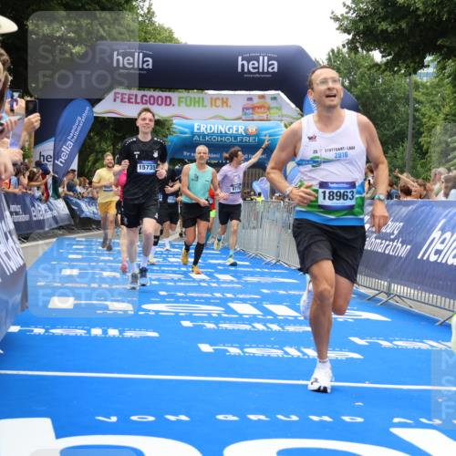 29.06.2025 - hella hamburg halbmarathon Strokosch-Dieckow http://msf.ph/oto/8452926 29.06.2025 10:48:16 Ziel 1537, 1914, 5129, 5528, 6923, 7367, 7599, 8216, 8916, 9770, 11211, 11467, 12685, 14192, 14797, 14814, 15590, 15629, 15735, 15973, 15981, 17745, 17982, 18963, 19127 meine-sportfotos.de