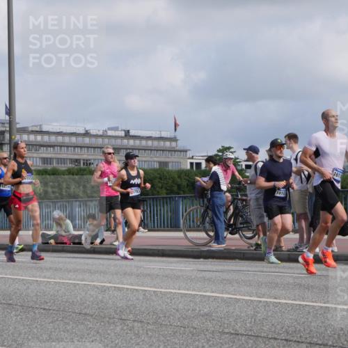 29.06.2025 - hella hamburg halbmarathon Luisa Fischer http://msf.ph/oto/8452938 29.06.2025 09:50:41 Kennedybrücke 13595, 022, 0793, 1810, 1611, 2714, 2767, 3959, 7884, 10404, 10793 meine-sportfotos.de