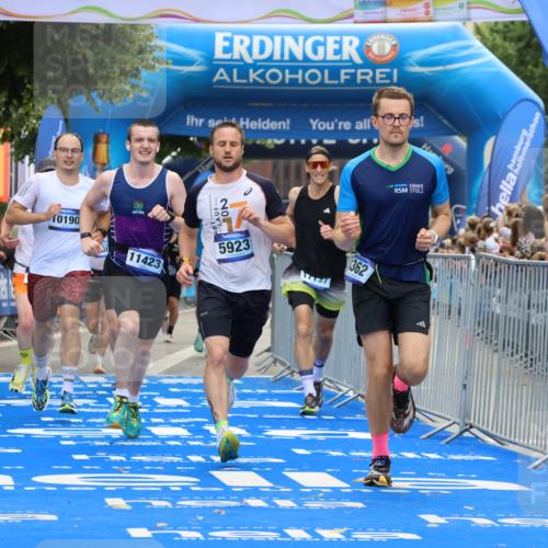 29.06.2025 - hella hamburg halbmarathon Strokosch-Dieckow http://msf.ph/oto/8452951 29.06.2025 10:37:09 Ziel 4860, 5003, 5923, 6123, 6458, 7482, 8362, 9178, 10190, 10738, 11120, 11423, 12900, 13972, 15178, 15410, 16992, 17137, 17658, 17726 meine-sportfotos.de