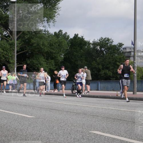 29.06.2025 - hella hamburg halbmarathon Luisa Fischer http://msf.ph/oto/8453032 29.06.2025 09:50:43 Kennedybrücke 15931, 17643, 18733, 15959, 7884, 2714, 2767, 7884, 10404, 10793 meine-sportfotos.de