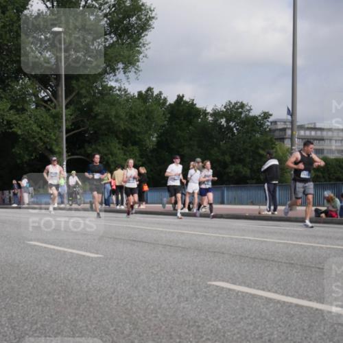 29.06.2025 - hella hamburg halbmarathon Luisa Fischer http://msf.ph/oto/8453034 29.06.2025 09:50:44 Kennedybrücke 2714, 2767, 7884, 10404, 10793 meine-sportfotos.de