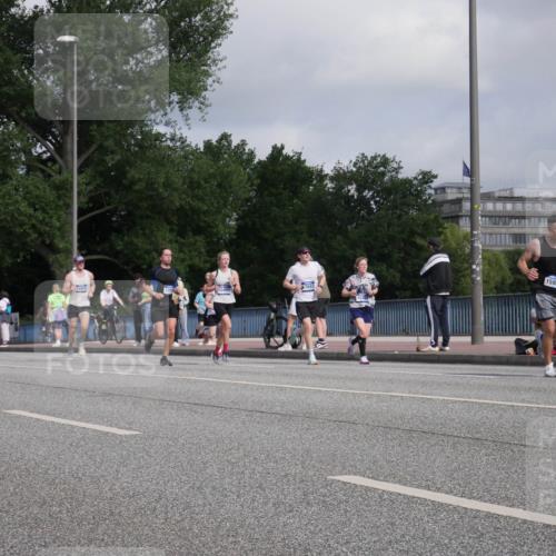 29.06.2025 - hella hamburg halbmarathon Luisa Fischer http://msf.ph/oto/8453048 29.06.2025 09:50:44 Kennedybrücke 15931, 7643, 15959, 2714, 2767, 7884, 10404, 10793 meine-sportfotos.de