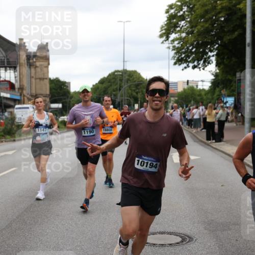 29.06.2025 - hella hamburg halbmarathon Yannick Fuchs http://msf.ph/oto/8453071 29.06.2025 10:56:01 20KM 1128, 1135, 1138, 1147, 1190, 3097, 3921, 4095, 4859, 5547, 6580, 6815, 7658, 8154, 9131, 9297, 9718, 9928, 10194, 10797, 11968, 12567, 13699, 13958, 14574, 15252, 15291, 15539, 15686, 15859, 15908, 16292, 17532, 17939, 18000, 18551, 18599, 18799, 18808, 18919 meine-sportfotos.de