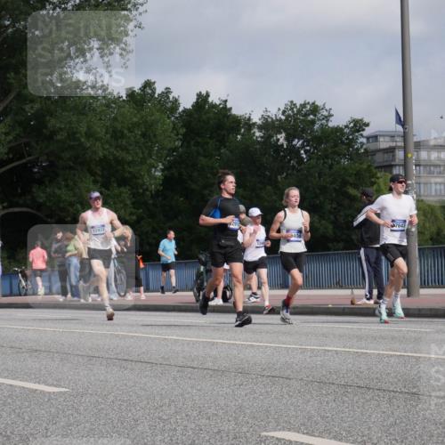 29.06.2025 - hella hamburg halbmarathon Luisa Fischer http://msf.ph/oto/8453087 29.06.2025 09:50:46 Kennedybrücke 15931, 291, 404, 1248, 7643, 18733, 1505, 2714, 2767, 5554, 7884, 10404, 10793, 10852 meine-sportfotos.de