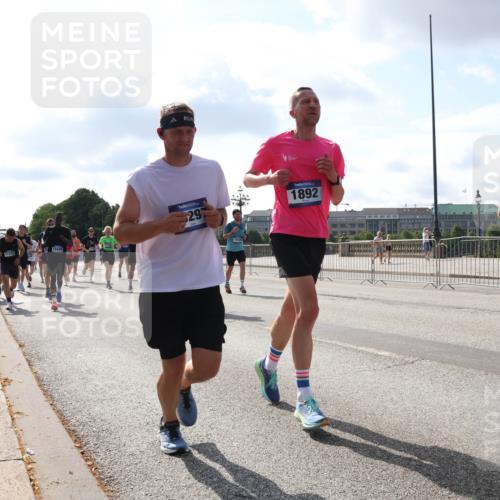 29.06.2025 - hella hamburg halbmarathon Lena Gebhardt http://msf.ph/oto/8453107 29.06.2025 09:54:09 Lombardsbrücke 173327, 18499, 297, 1052, 1892, 7451, 1098, 1119, 1171, 1342, 1399, 1413, 1424, 1476, 1892, 1902, 2020, 2098, 2188, 2270, 2516, 2823, 2842, 2890, 2937, 3477, 3785, 4029, 4140, 4183, 4185, 4235, 4237, 4247, 4270, 4949, 5020, 5115, 5362, 5528, 5532, 5650, 6198, 6309, 6388, 6575, 6630, 6831, 7167, 7297, 7385, 7480, 7734, 8023, 8269, 8576, 8698, 8743, 8928, 9030, 9043, 9105, 9463, 9482, 9619, 9633, 9815, 10529, 10792, 11077, 11848, 11936, 12084 meine-sportfotos.de