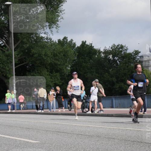 29.06.2025 - hella hamburg halbmarathon Luisa Fischer http://msf.ph/oto/8453110 29.06.2025 09:50:46 Kennedybrücke 15931, 12916, 0404, 1505, 2714, 2767, 5554, 7884, 10404, 10793, 10852 meine-sportfotos.de