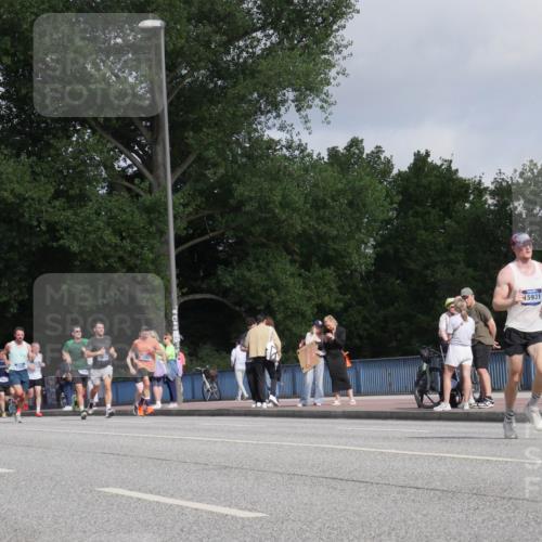 29.06.2025 - hella hamburg halbmarathon Luisa Fischer http://msf.ph/oto/8453147 29.06.2025 09:50:47 Kennedybrücke 171, 15931, 1505, 1710, 2714, 2767, 5554, 7884, 10404, 10852 meine-sportfotos.de