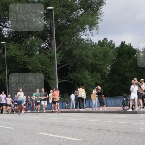 29.06.2025 - hella hamburg halbmarathon Luisa Fischer http://msf.ph/oto/8453162 29.06.2025 09:50:48 Kennedybrücke 1505, 1710, 2714, 5554, 5709, 7884, 10404, 10852 meine-sportfotos.de